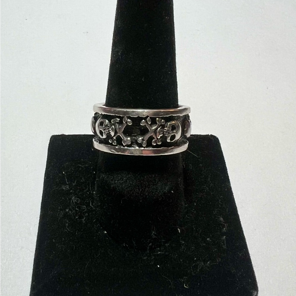 Silver Band Ring with Intricate Design